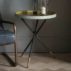 Sadlerpring Trisettetower Table