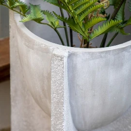 Titus Planter