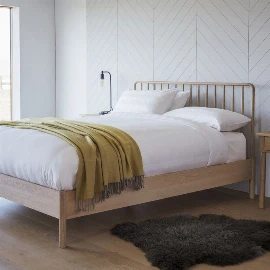 Wyverly Spindle Bed - Double - Oak