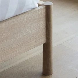 Wyverly Spindle Bed - Double - Oak