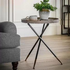 Sadlerpring Trisettetower Table