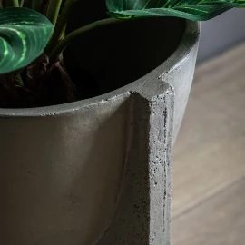 Titus Planter