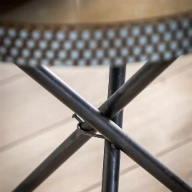 Sadlerpring Trisettetower Table